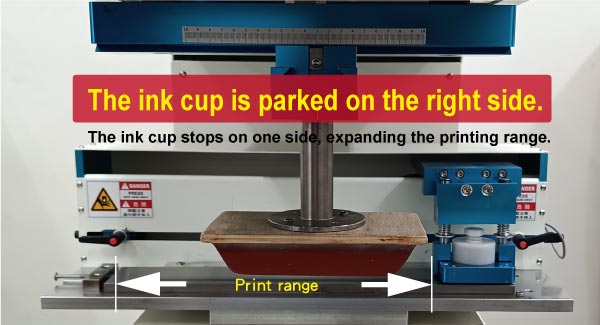 The ink cup is parked on the right side. The ink cup stops on one side, expanding the printing range.
