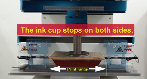The ink cups rested on both sides.